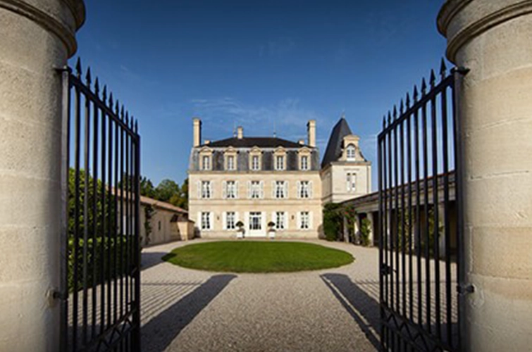 Wine tourism and châteaux of the Médoc